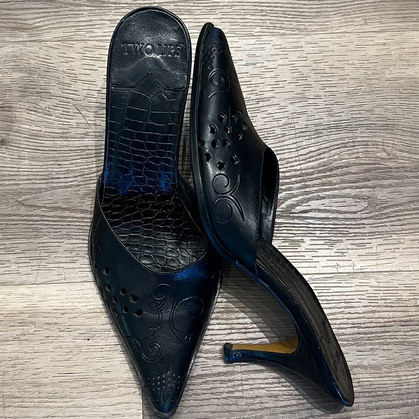 Two Lips Size 7 Heels