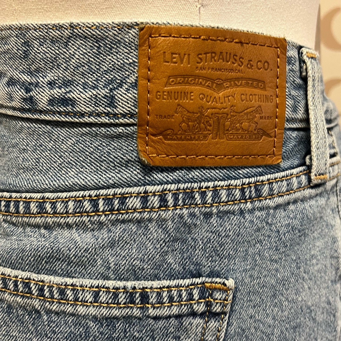Levi's Size 32 Skirt