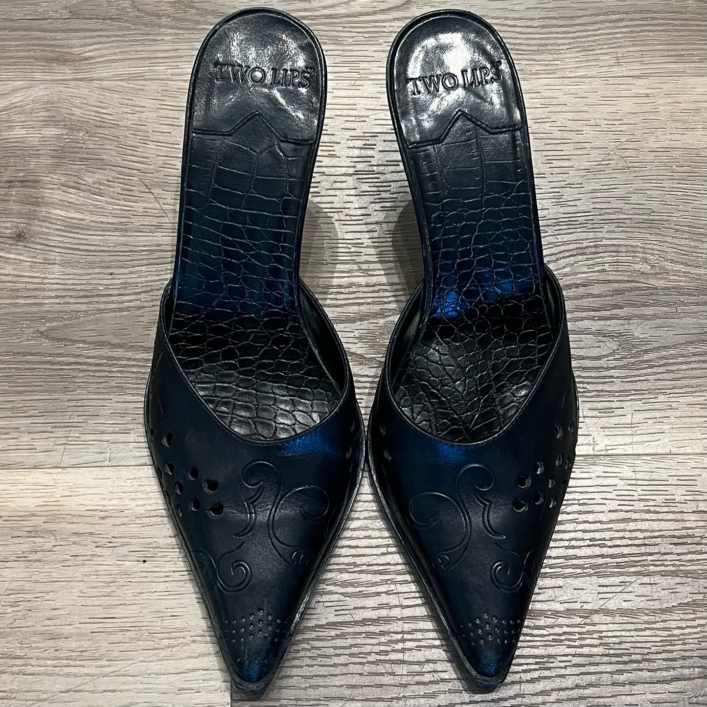 Two Lips Size 7 Heels