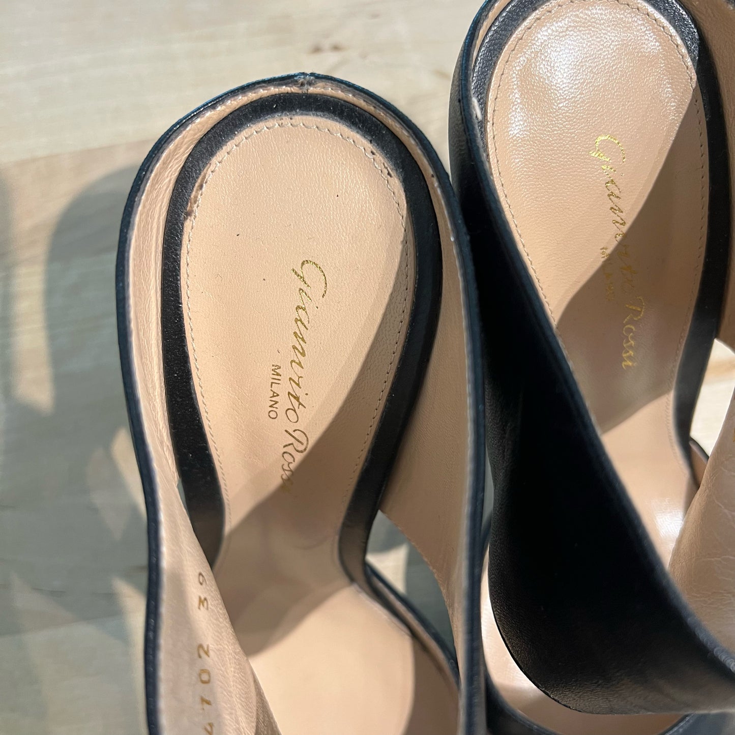 Gianvito Rossi Size 39 Heels