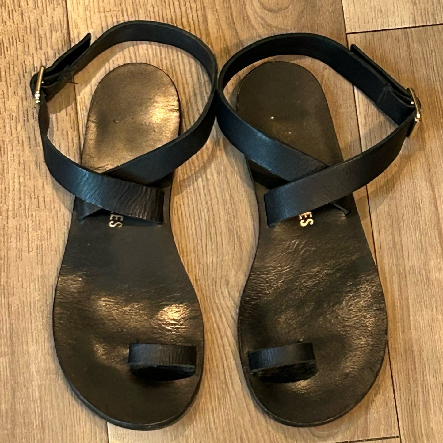 TKEES Size 6 Sandals