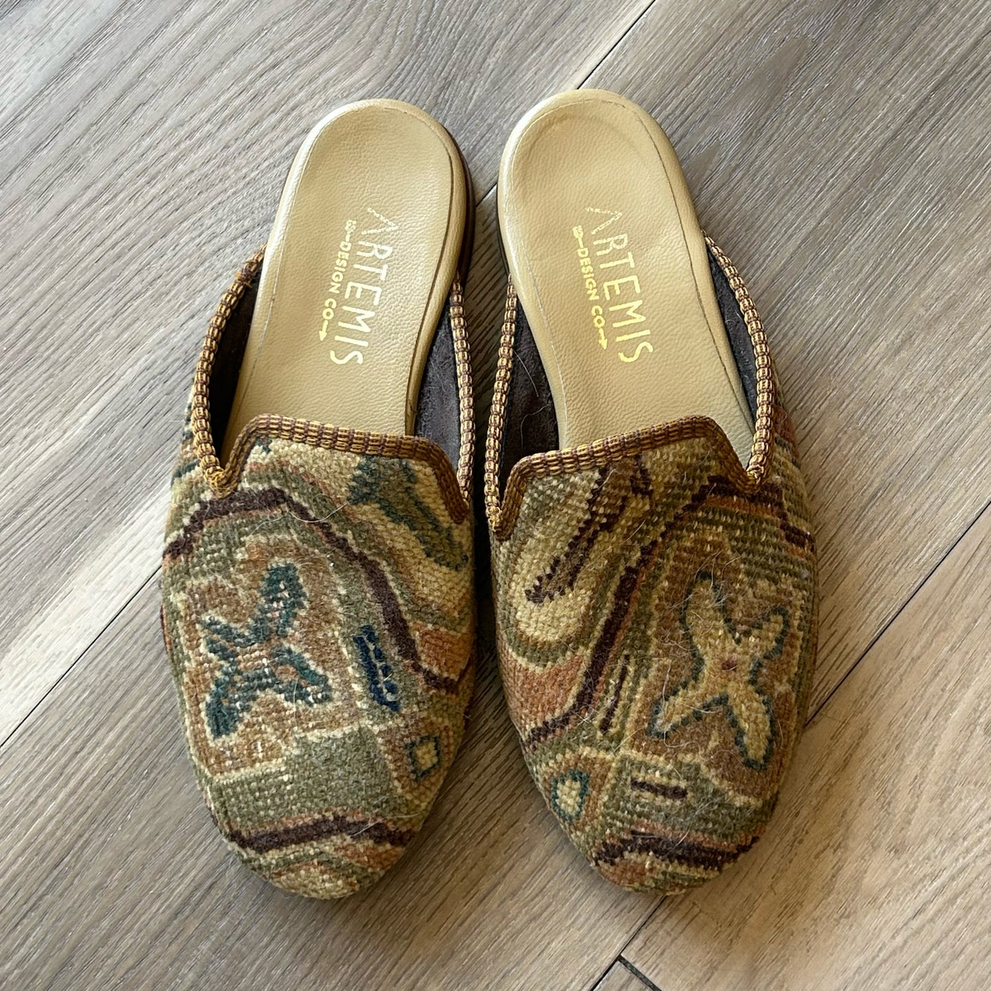 Artemis Size 37 Slip Ons