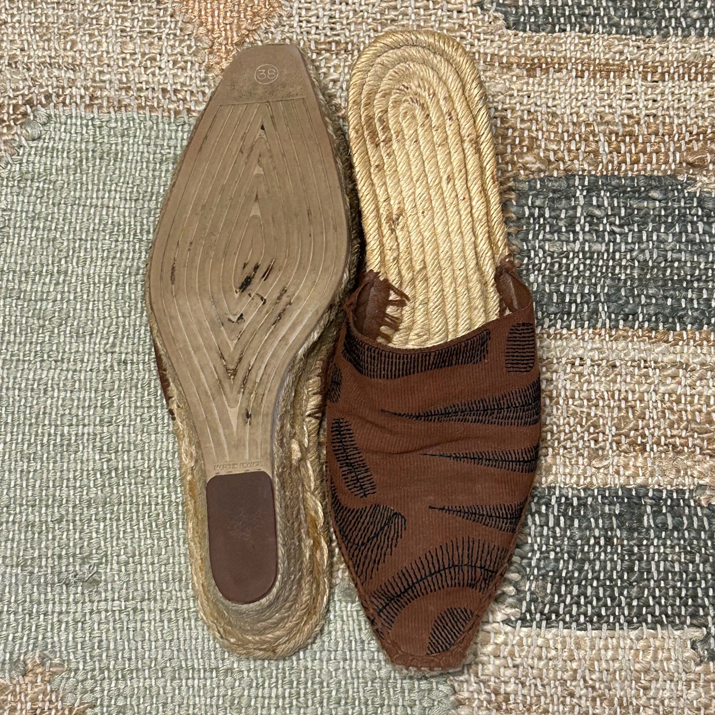 Label Unknown Size 38 Sandals