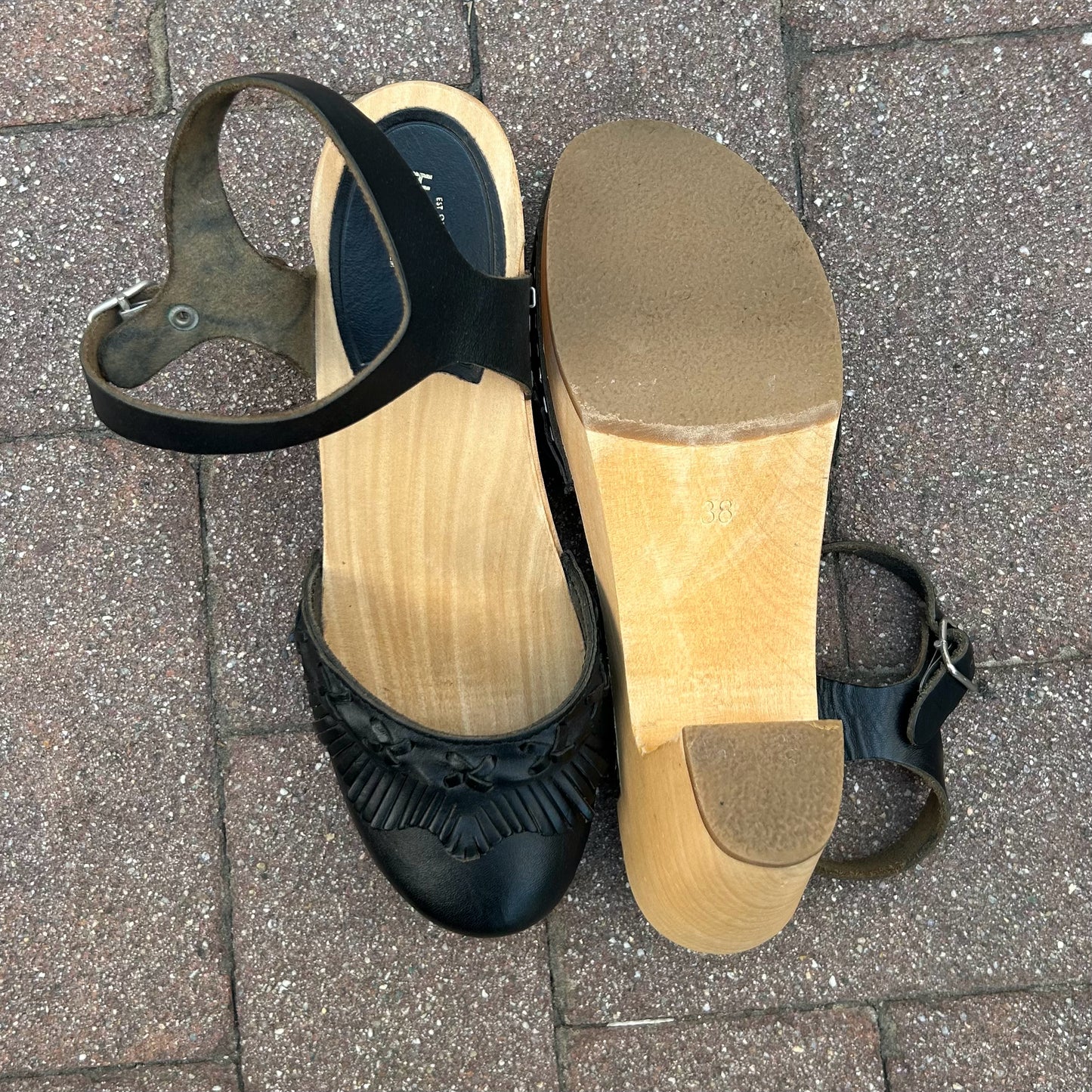 Swedish Hasbeens Size 38 Clogs