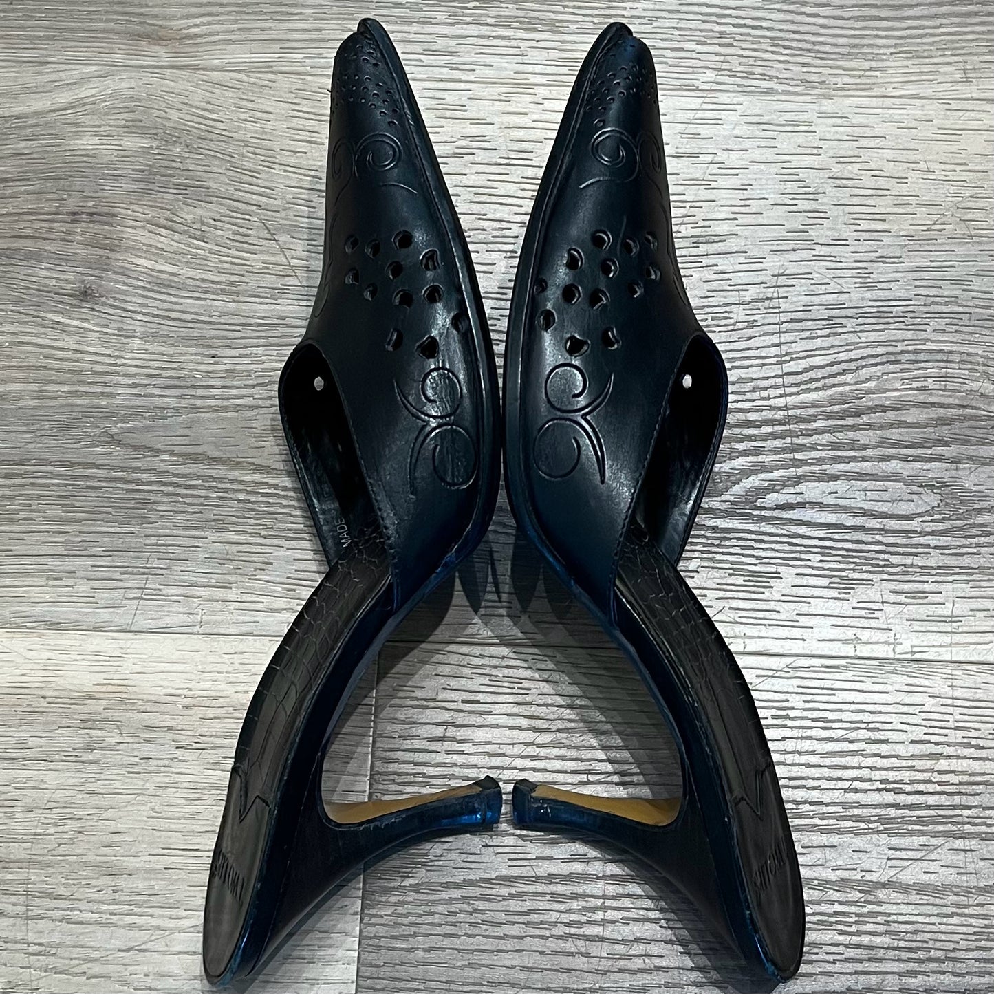 Two Lips Size 7 Heels