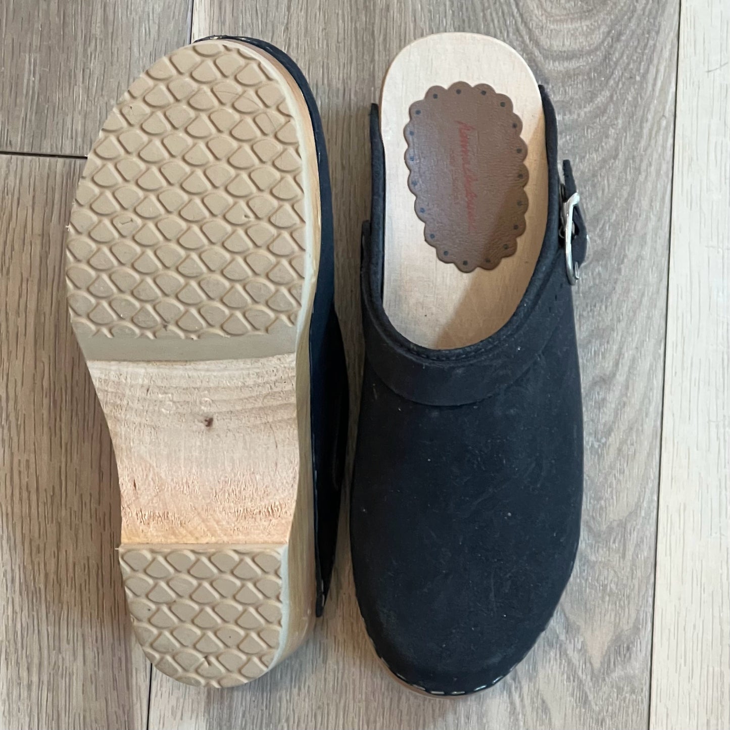Hanna Andersson Size 36 Clogs