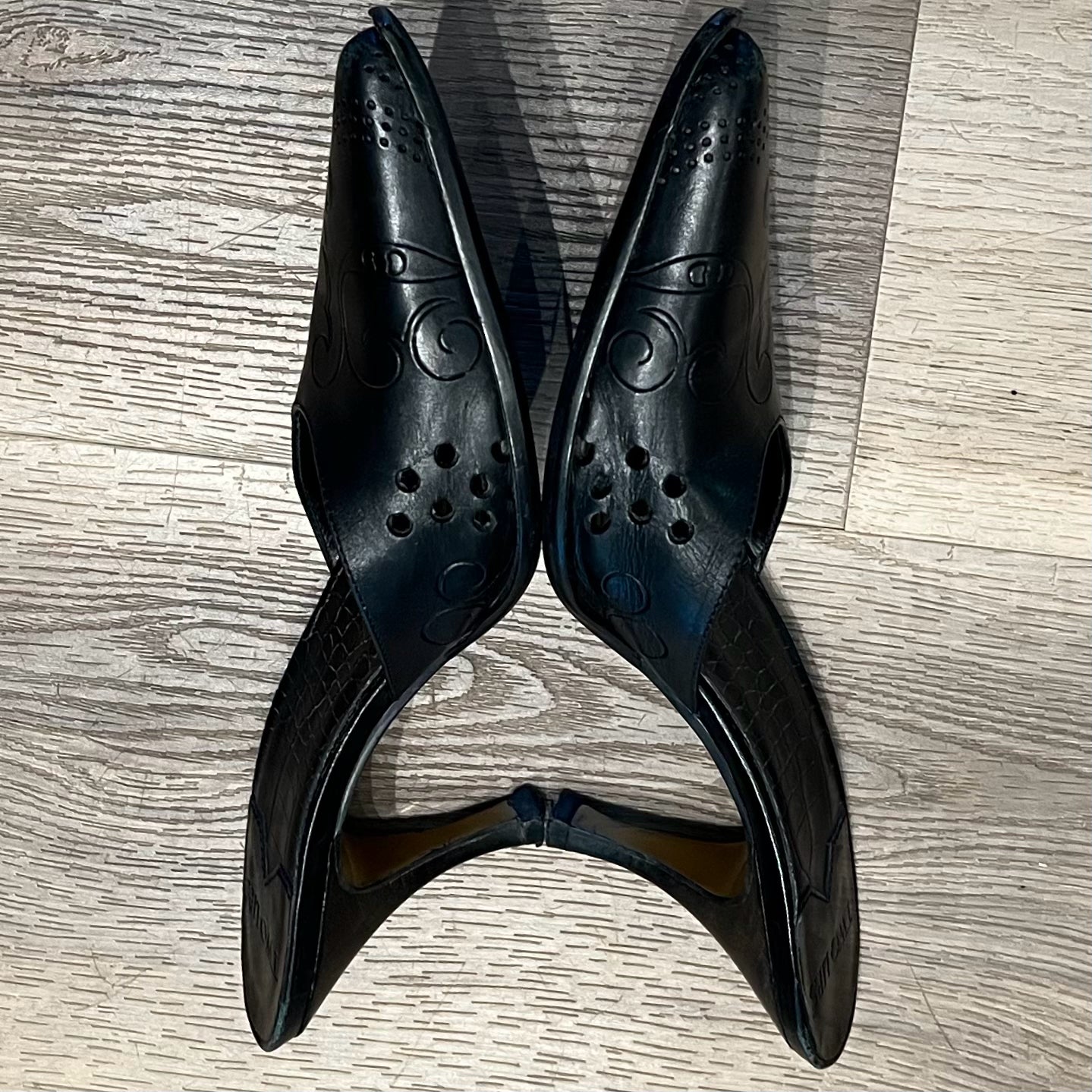 Two Lips Size 7 Heels