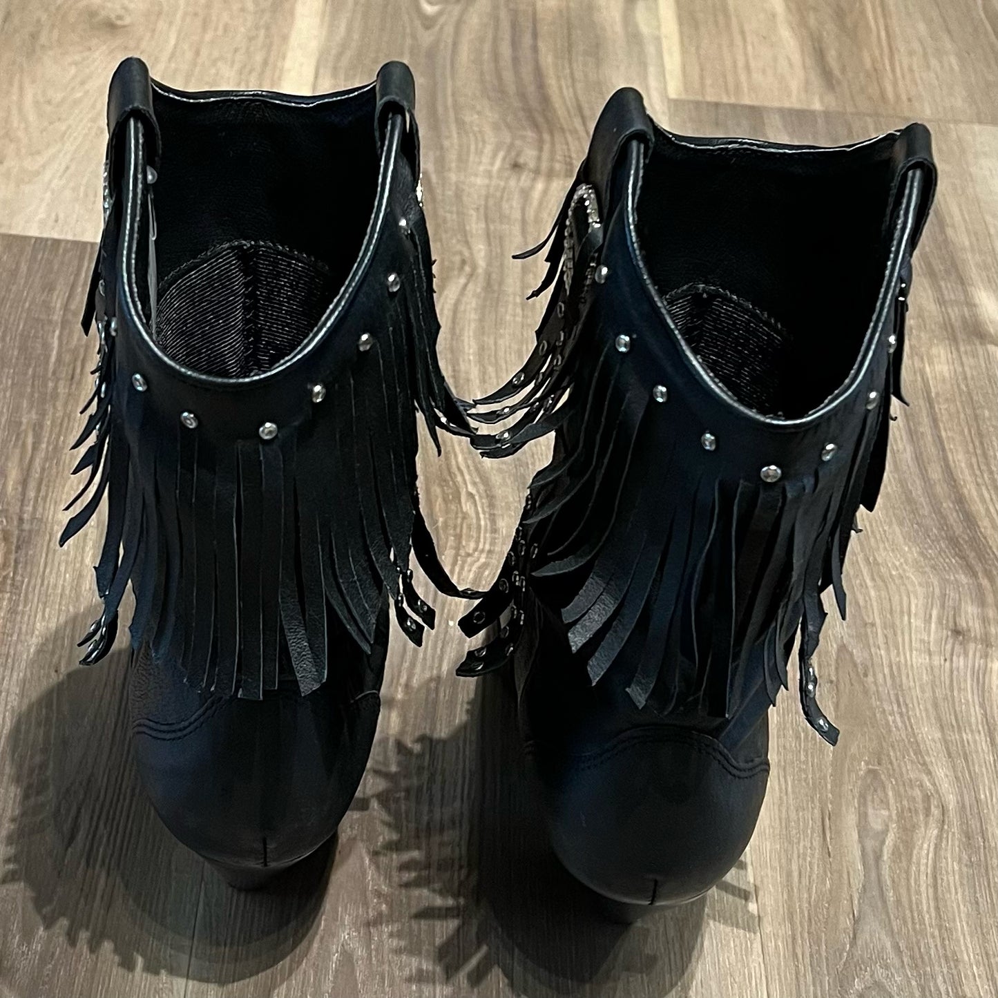 Unknown Size 8 Boots