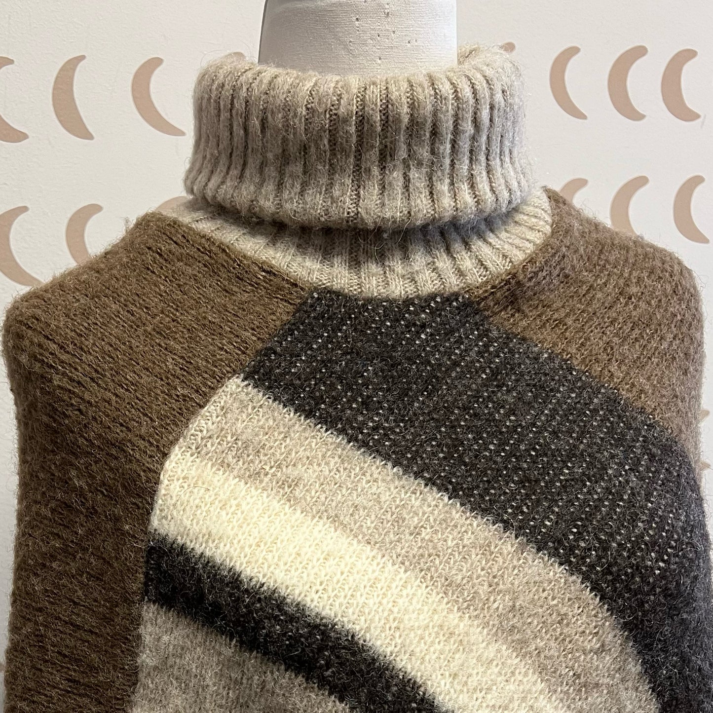 Akra Prjon Size Medium Poncho