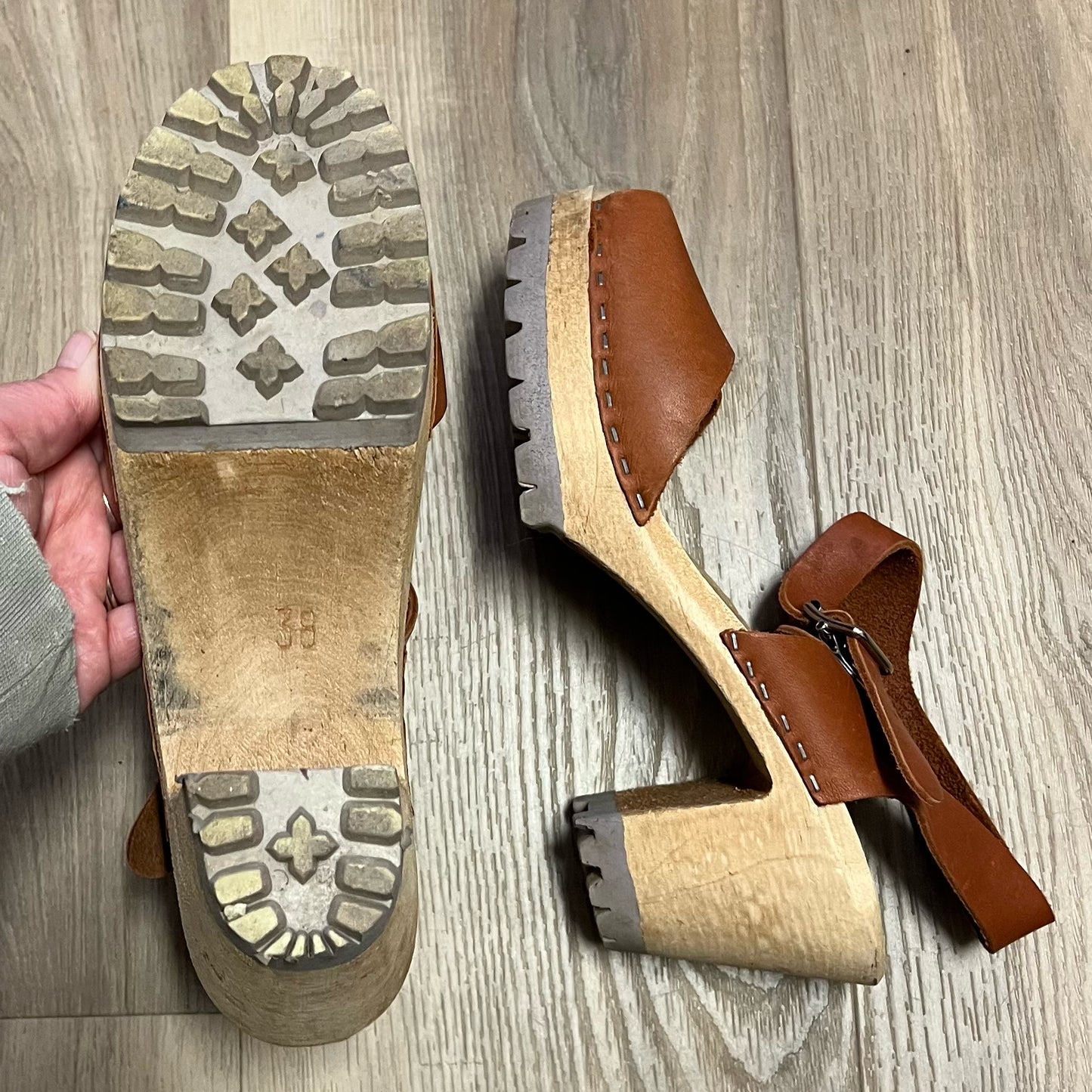 MIA Size 38 Clogs