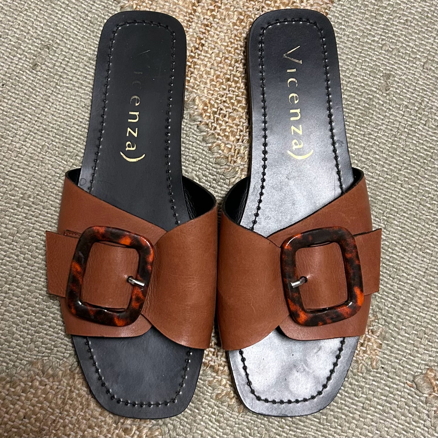 Vicenza Size 9 Sandals