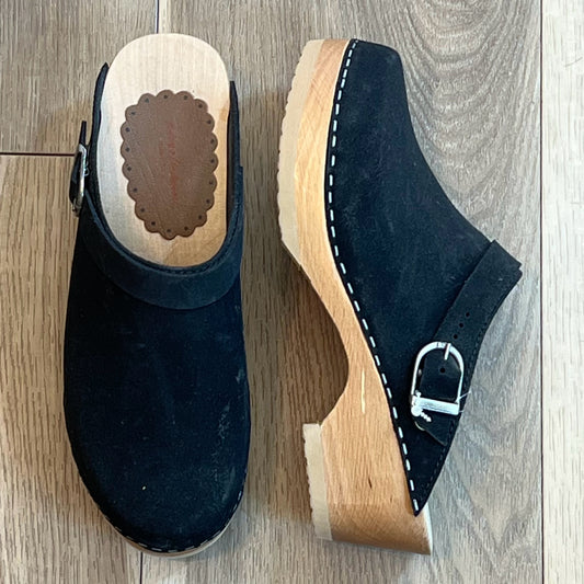 Hanna Andersson Size 36 Clogs