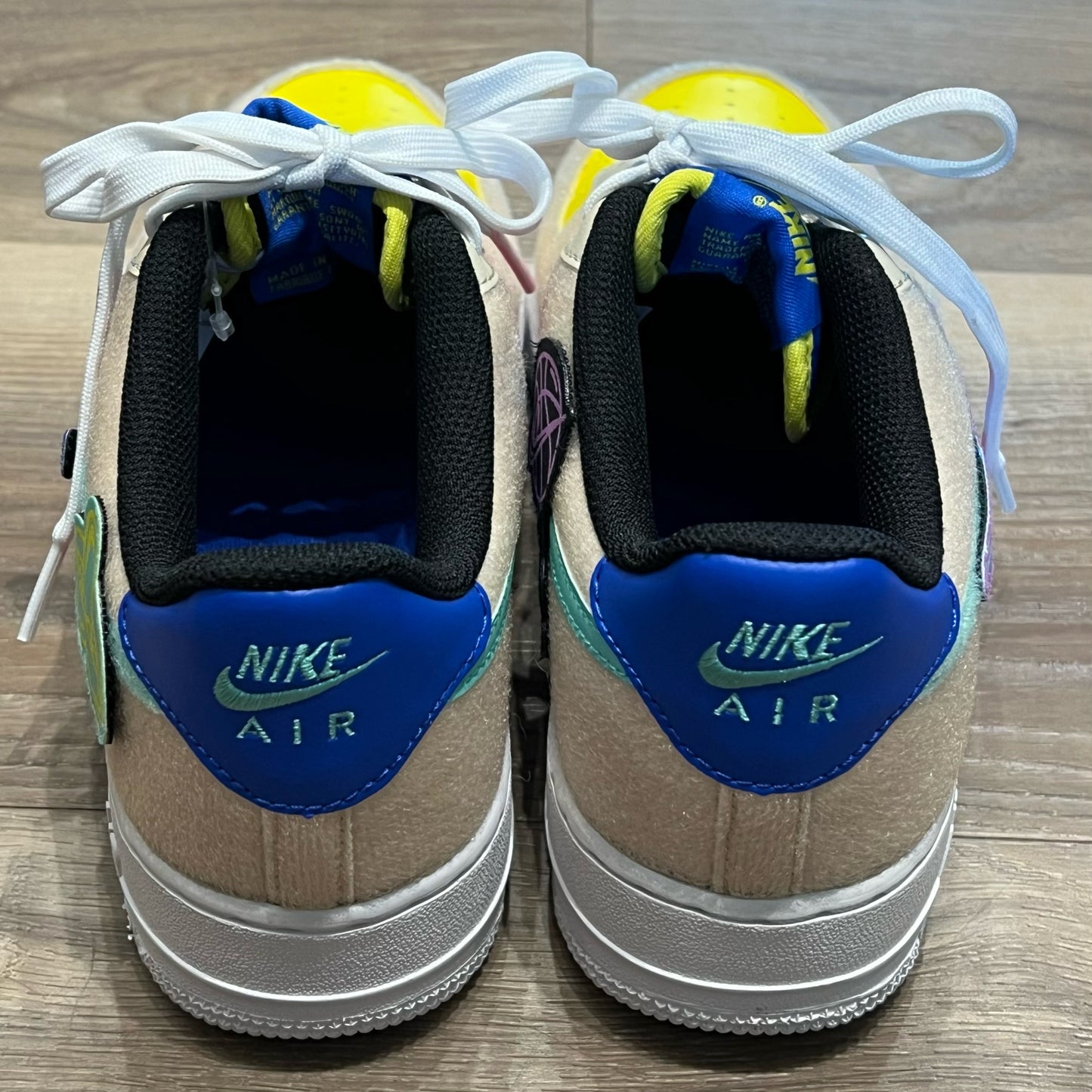 NIKE Size 6 Youth Sneakers
