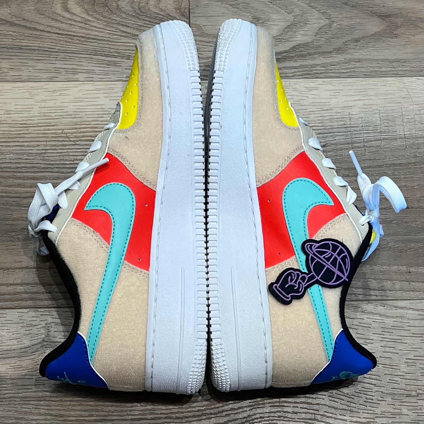 NIKE Size 6 Youth Sneakers