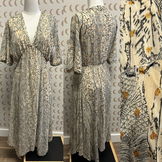 En Creme Size Small Dress