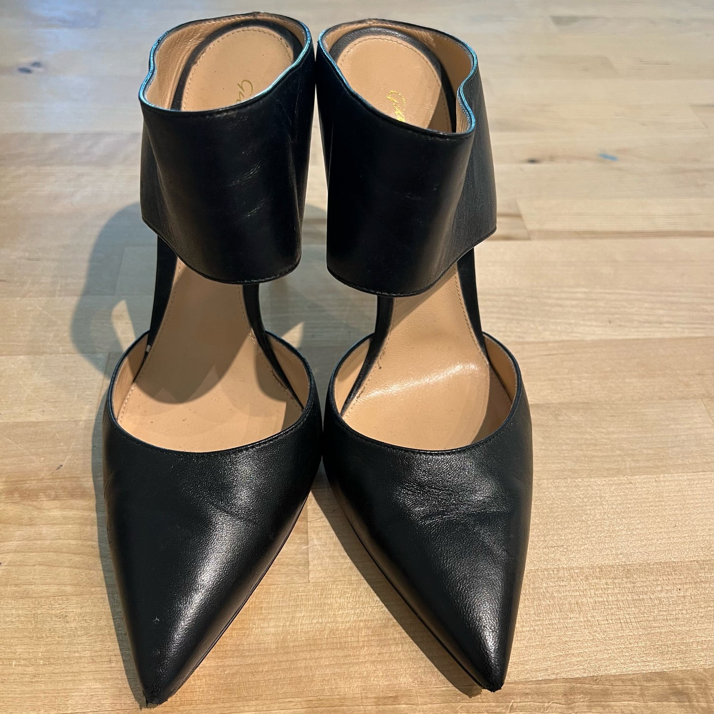 Gianvito Rossi Size 39 Heels