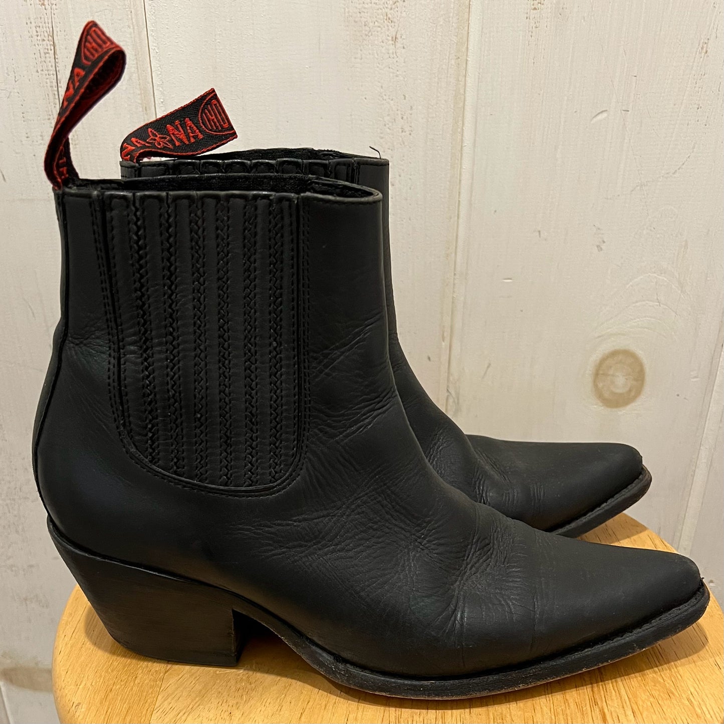 NA NA Industrial Strength Size 9 Boots