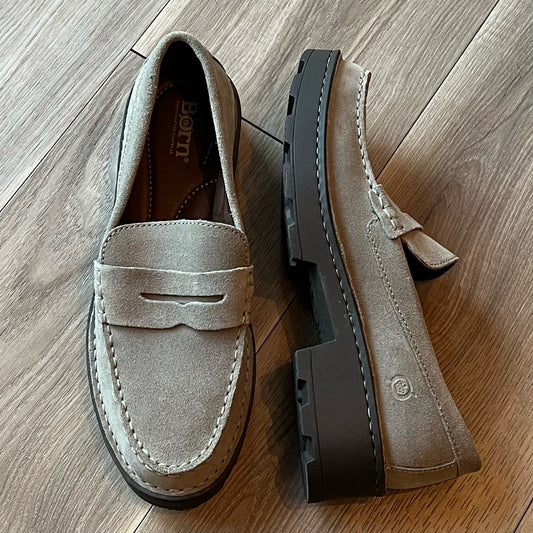 Born Size 8 Loafers