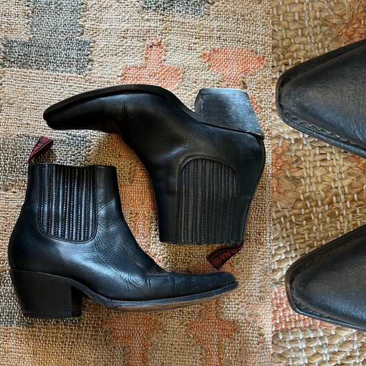 NA NA Industrial Strength Size 9 Boots