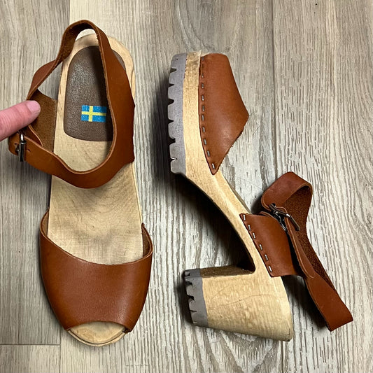 MIA Size 38 Clogs