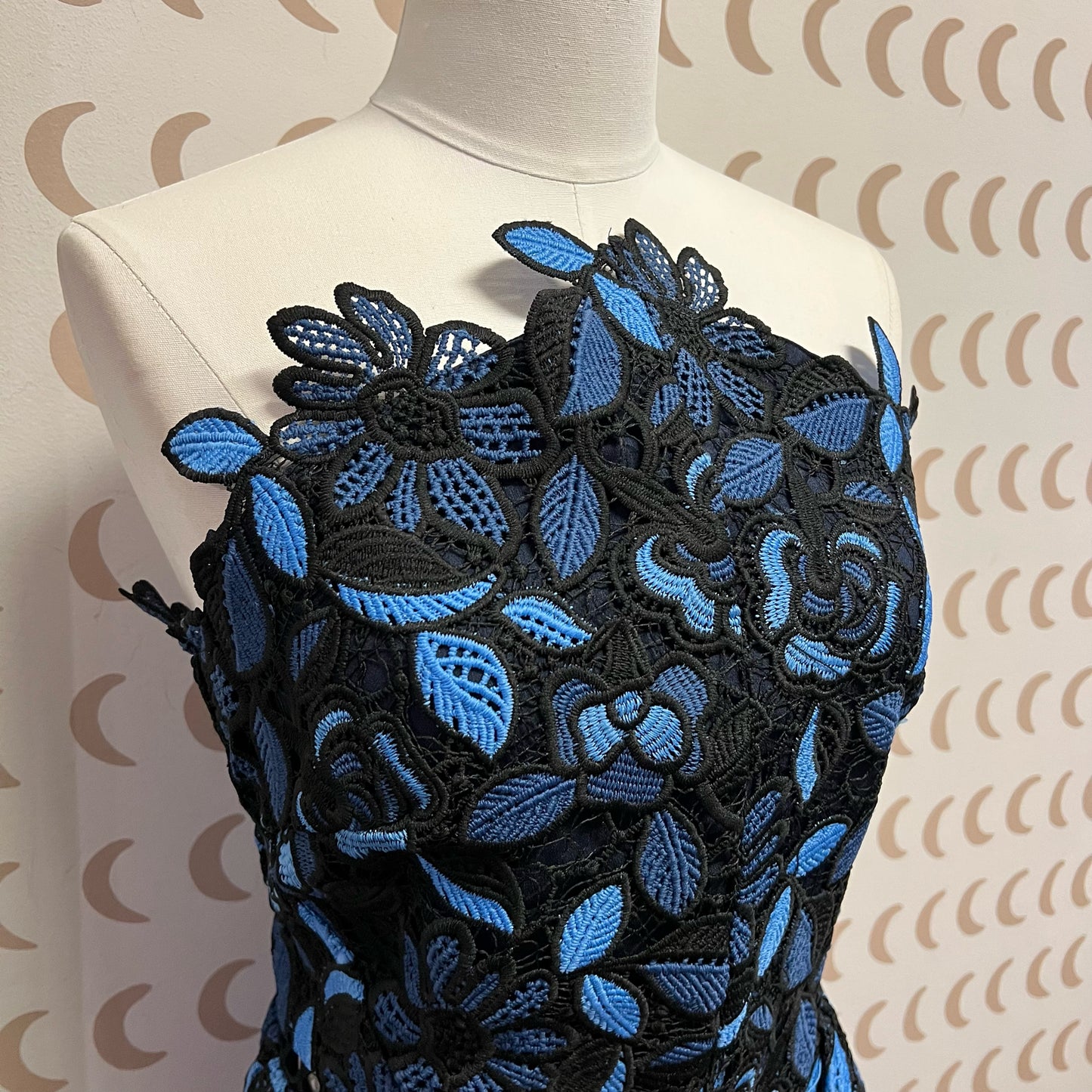 Elliatt Size Large Dress