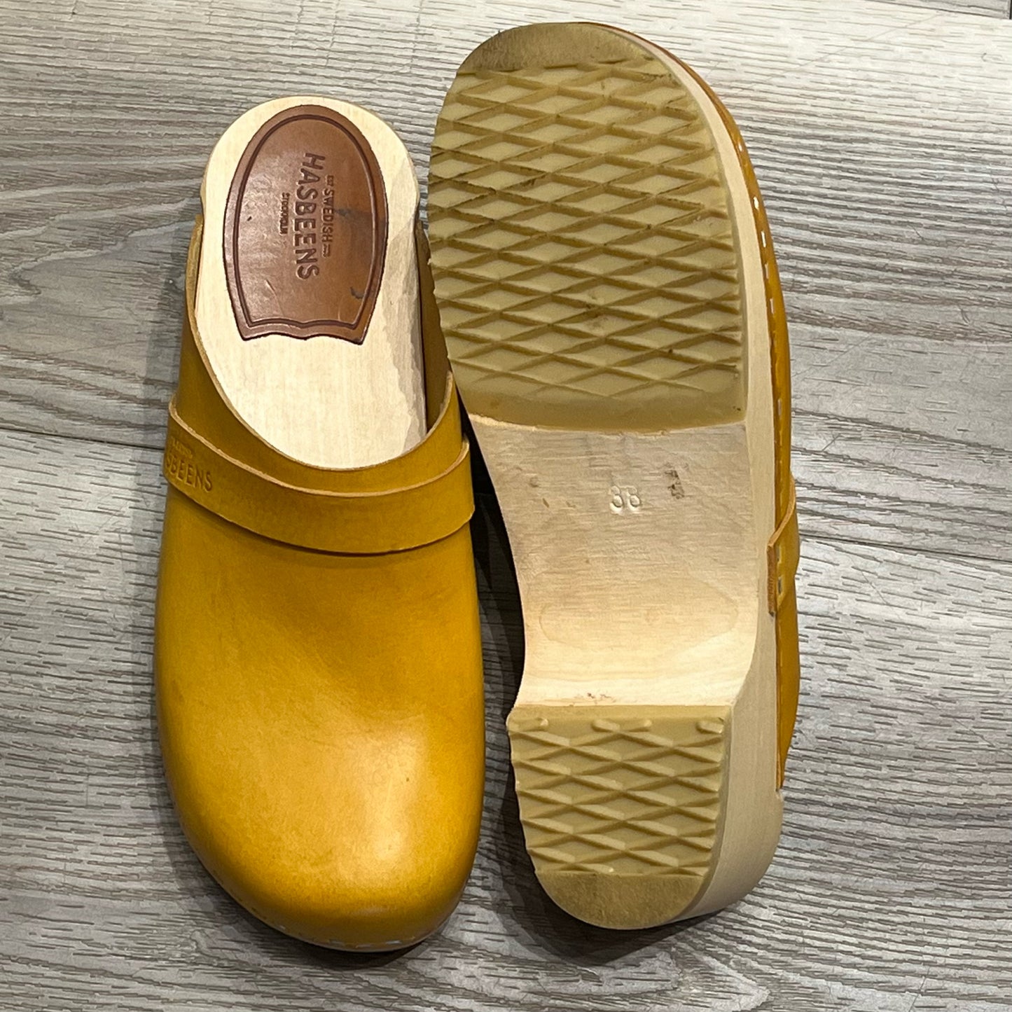 Swedish Hasbeens Size 38 Clogs