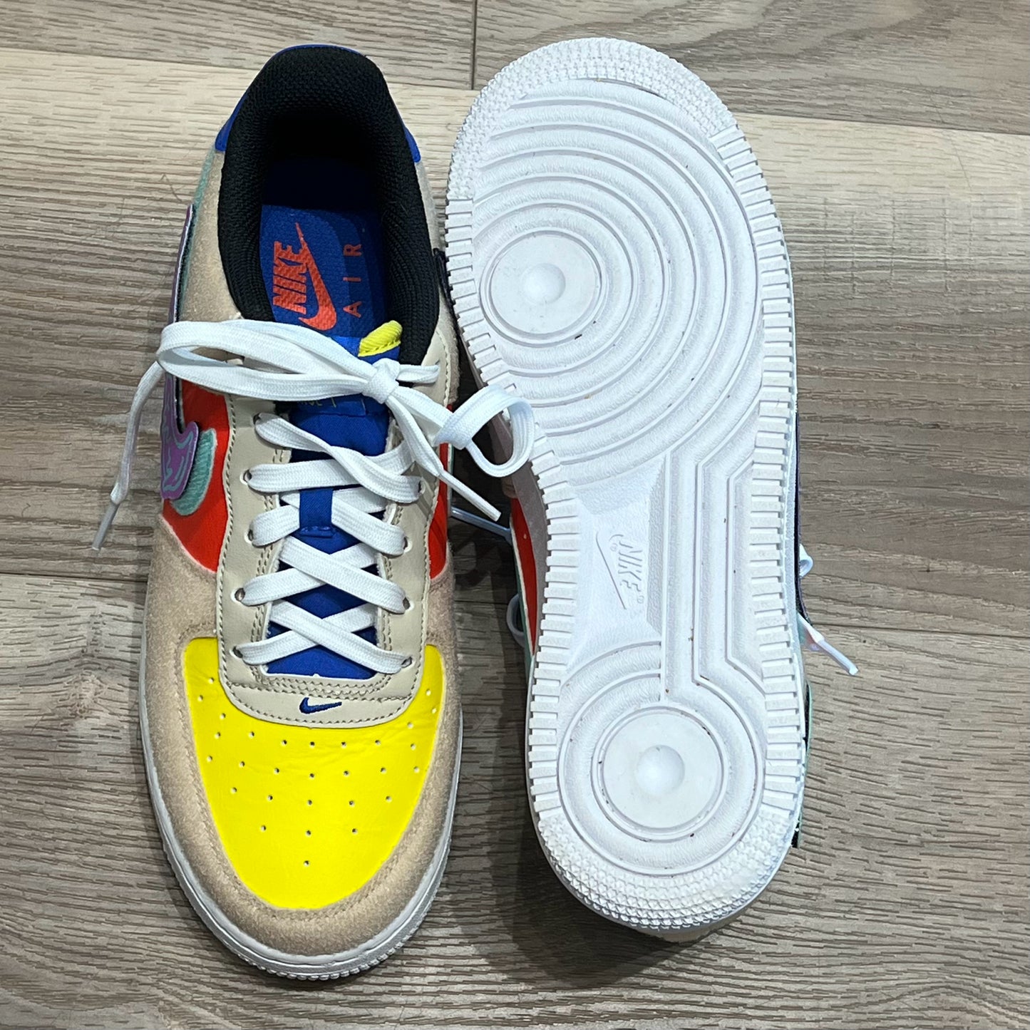 NIKE Size 6 Youth Sneakers