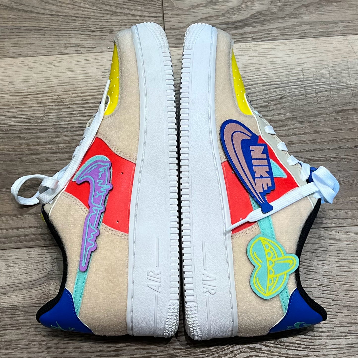 NIKE Size 6 Youth Sneakers