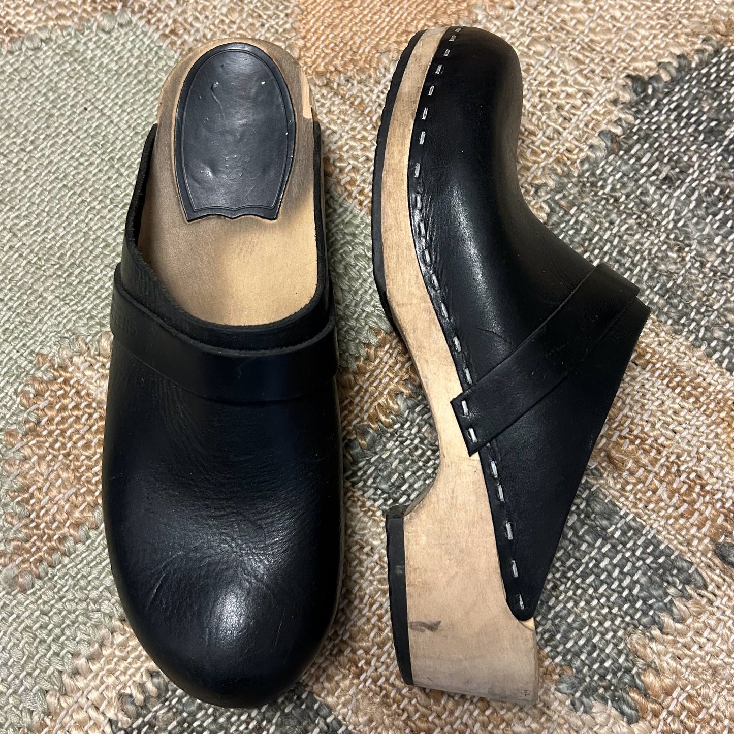 Swedish Hasbeens Size 38 Clogs