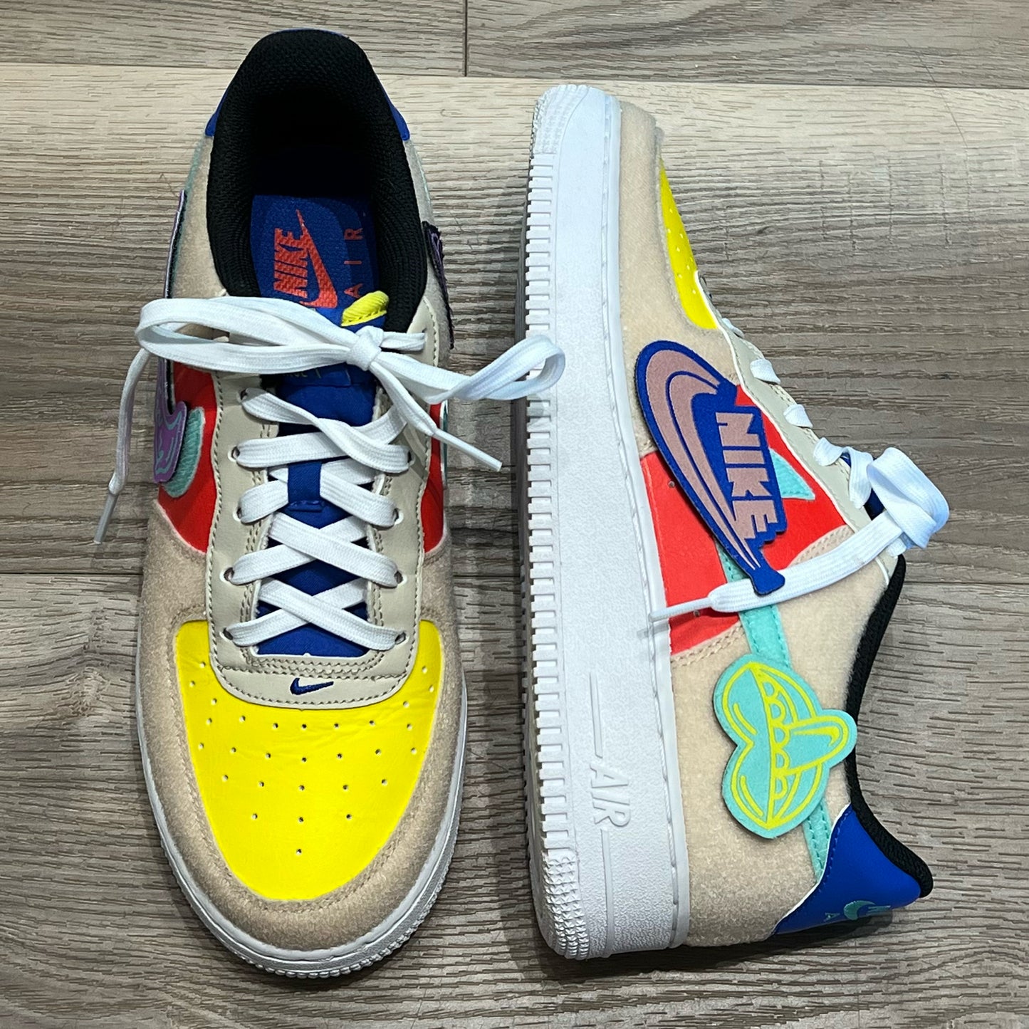 NIKE Size 6 Youth Sneakers