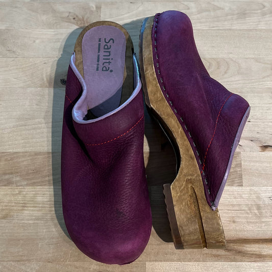 Sanita Size 39 Clogs
