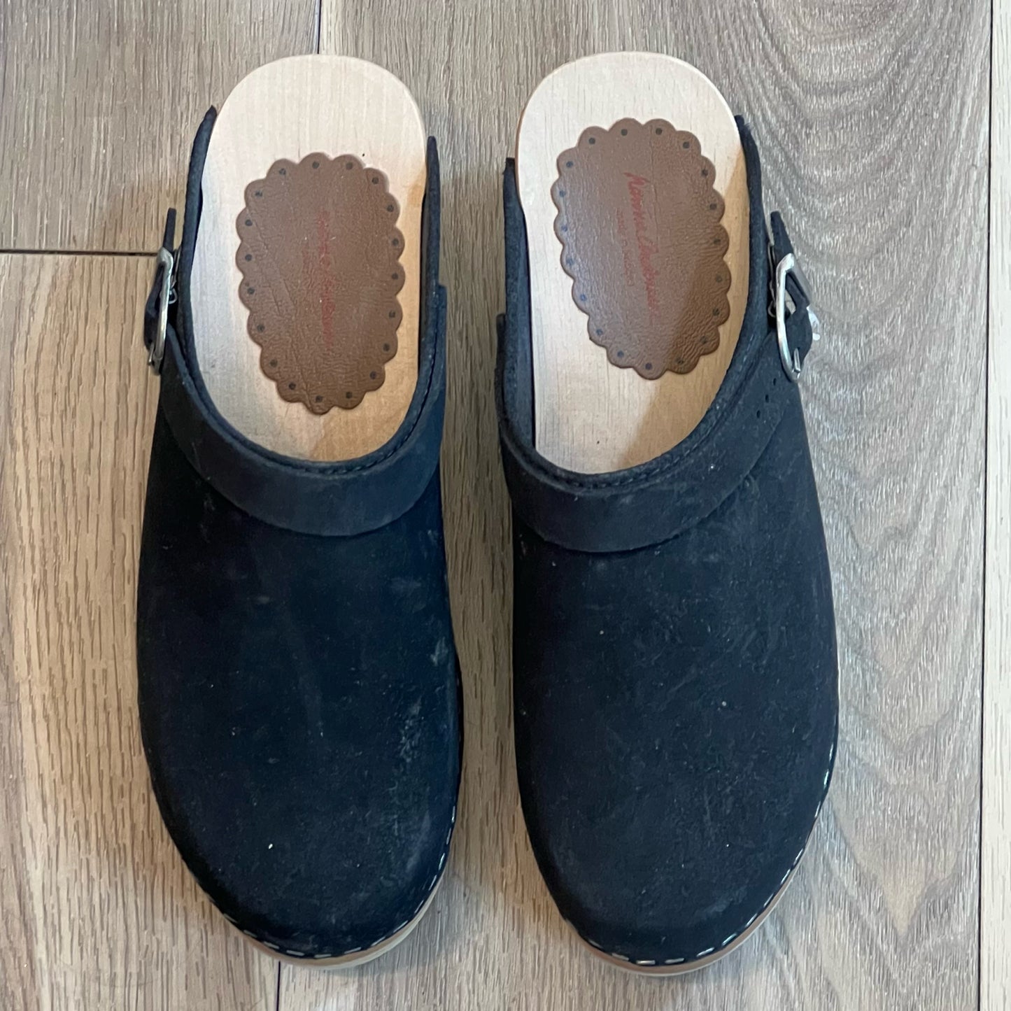 Hanna Andersson Size 36 Clogs