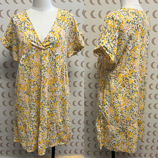 Adventura Size Medium Dress
